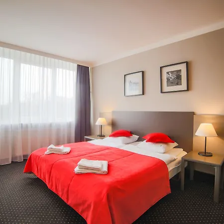 New Skanpol Hotel 3*