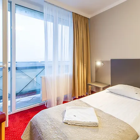 New Skanpol Hotel 3*