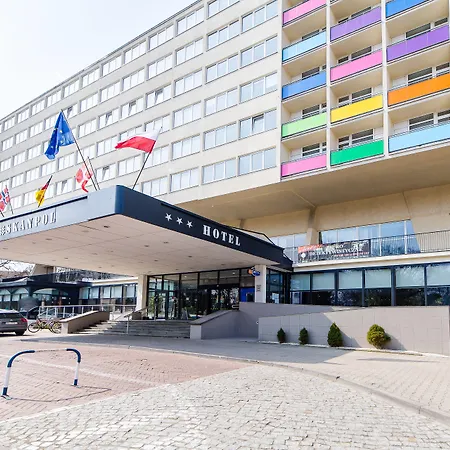 New Skanpol Hotel 3*